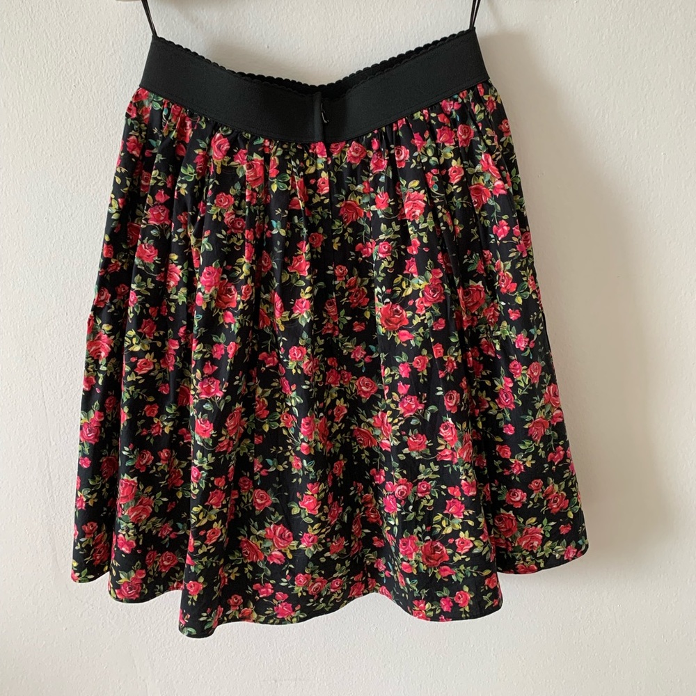 Dolce & Gobbana skirt 🔝🌺🌿 New